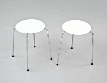 PALLAR, 2 st, Arne Jacobsen, Fritz Hansen, Danmark, 1900-talets andra hälft.