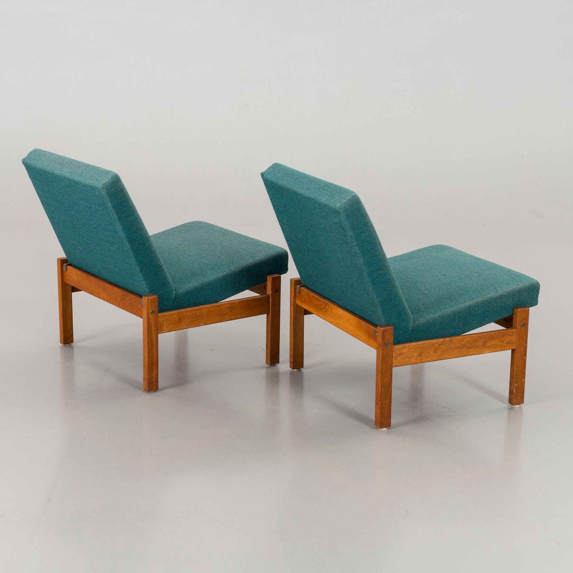 YNGVE EKSTRÖM, "Domino" fåtöljer ett par samt bord för Swedese 1960-tal.