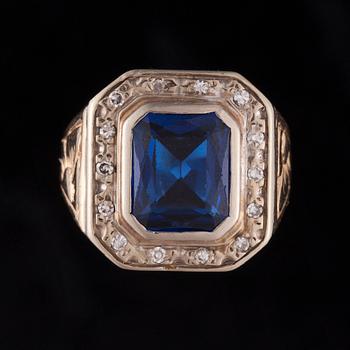 RING, 18K guld, syntetisk spinel, 8/8-slipade diamanter. Vikt ca 22,5 g.