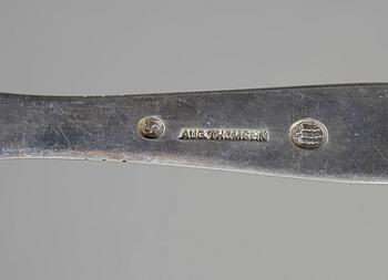 PARTI SILVER. 35 delar. Bl a CG Hallberg, Stockholm 1940. Tot vikt ca 1125 g.