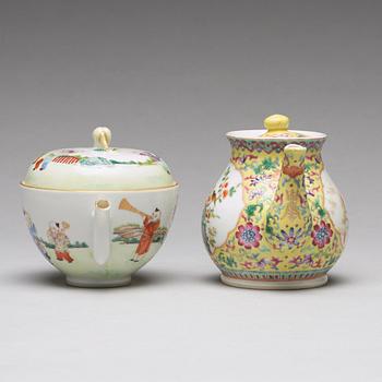 Two Chinese famille rose tea pots, late Qing dynasty, circa 1900.