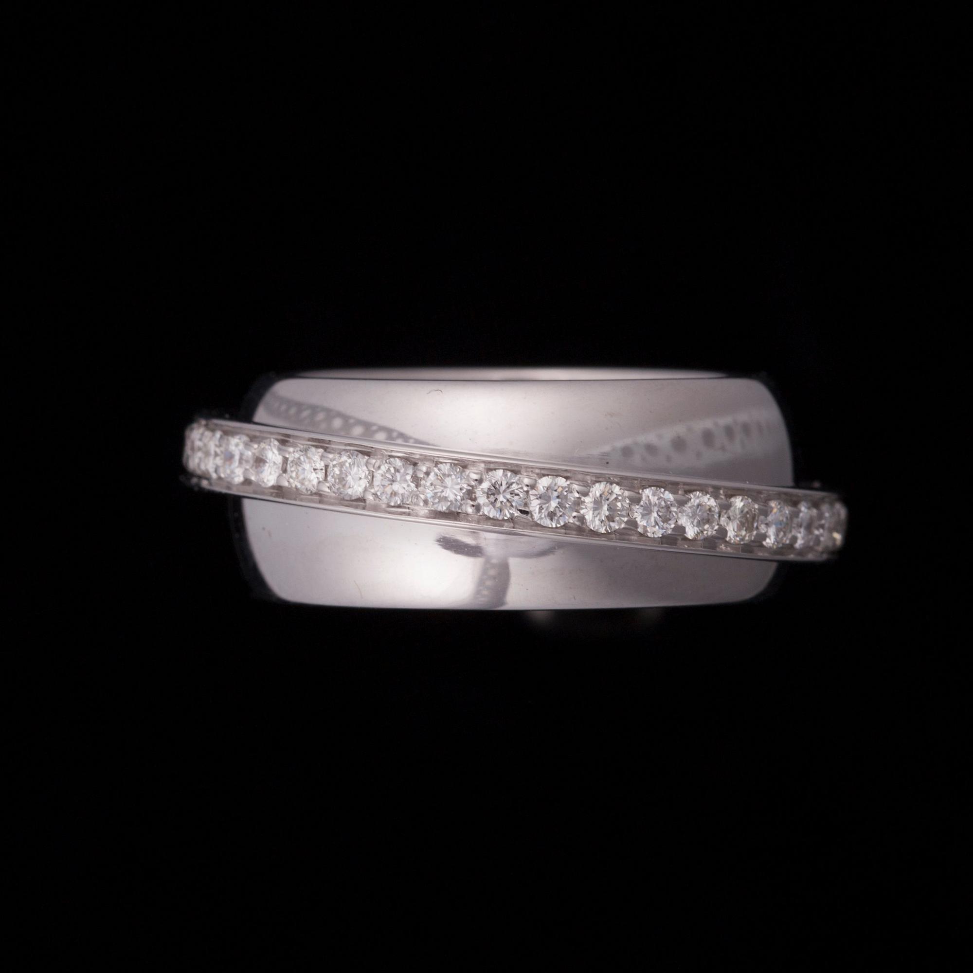 Piaget, SORMUS, 18K valkokultaa, timanteja. Piaget. Paino n. 16,9 g.