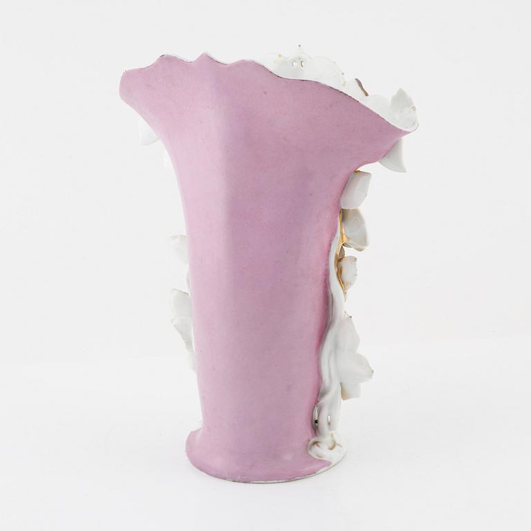 A porcelain vase, possibly Germany, around 1900.
