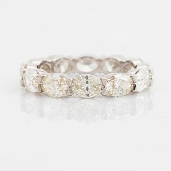 Oval cut diamond ring.