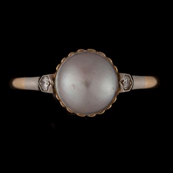 RING och ÖRHÄNGEN, 18K guld, pärlor, diamanter. Vikt totalt ca 7,2 g.