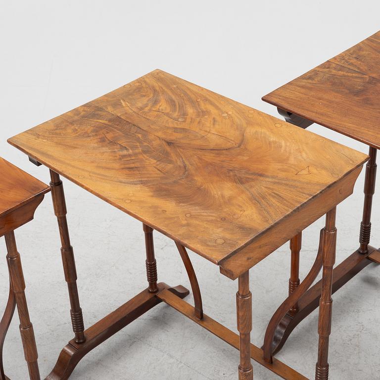 A nesting tabletable, 4 pieces, 19th century.