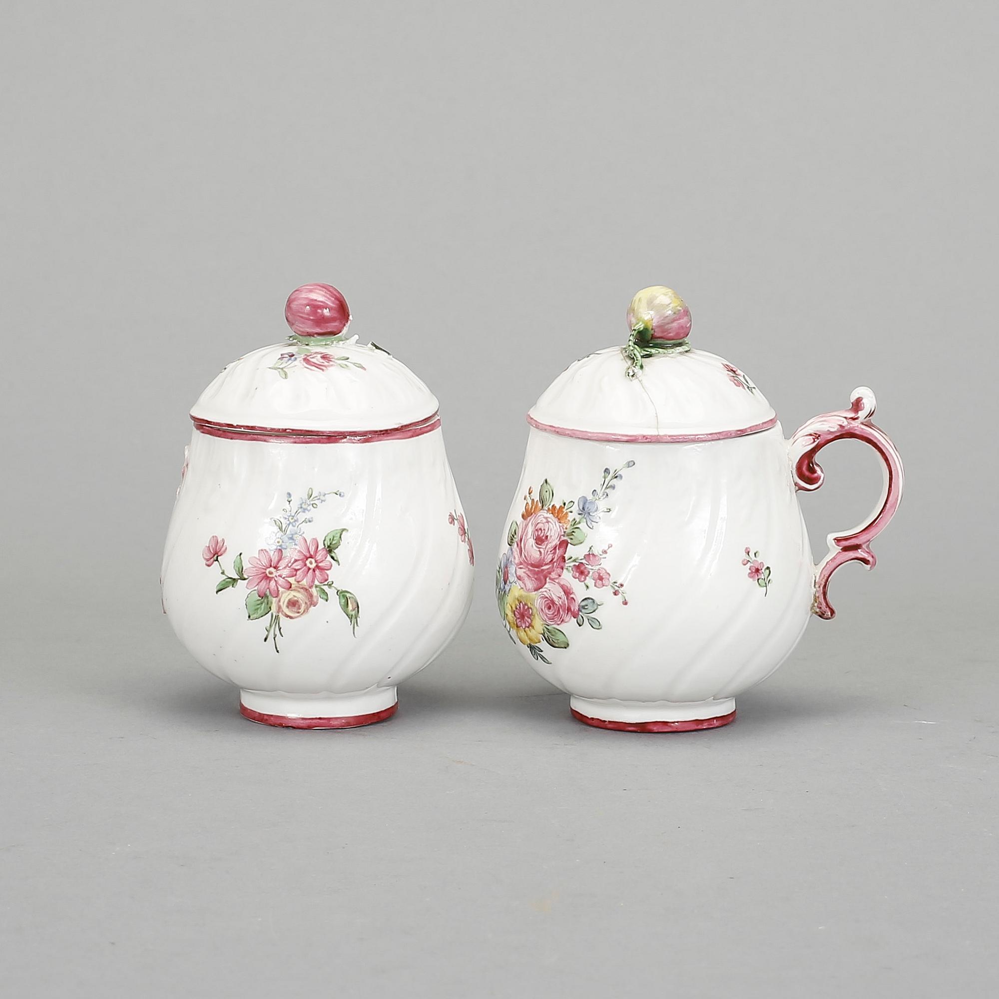 CREMEKOPPAR, ett par, porslin, Marieberg 1760-1782.