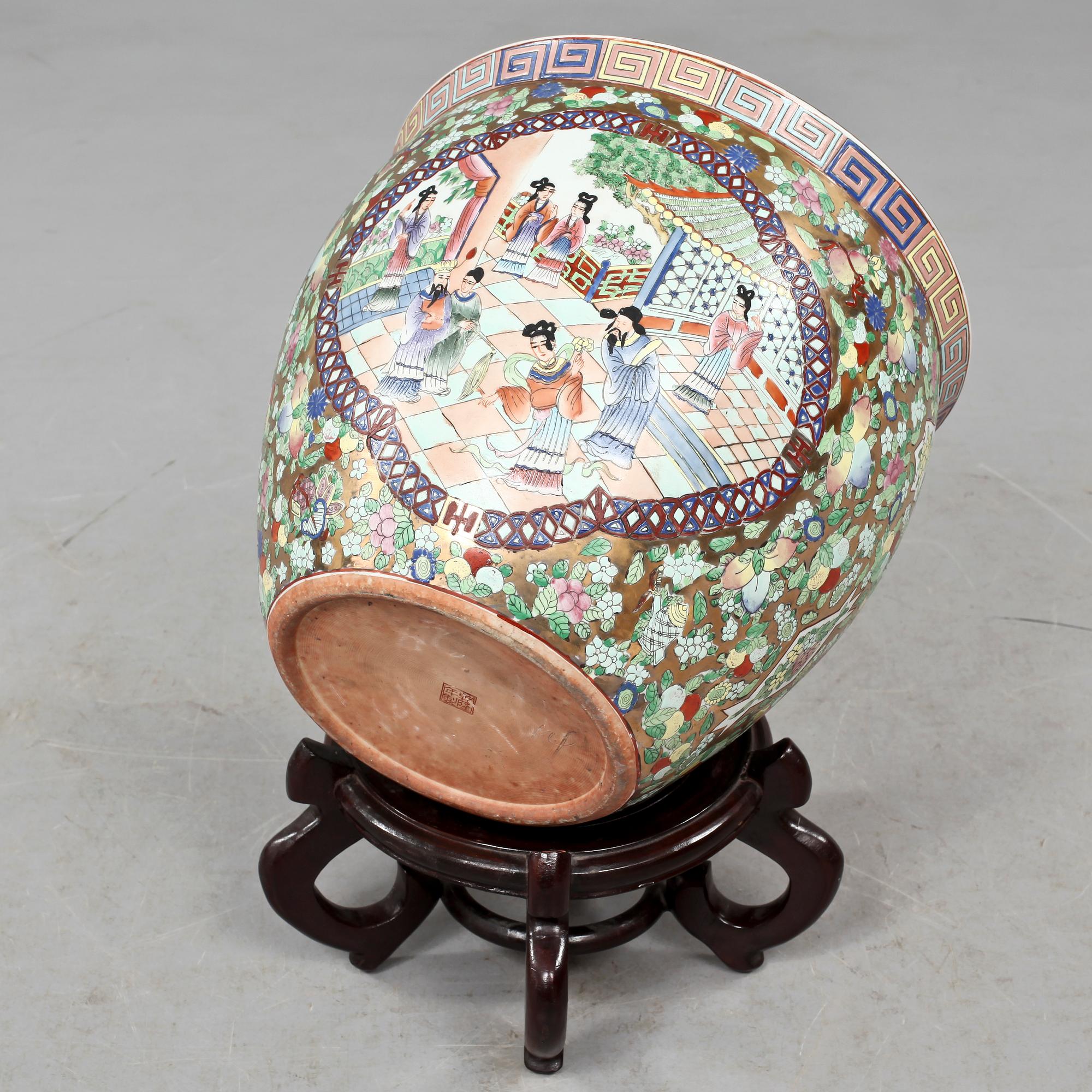 FISKBASSÄNG, porslin, Kanton, 2000-tal.