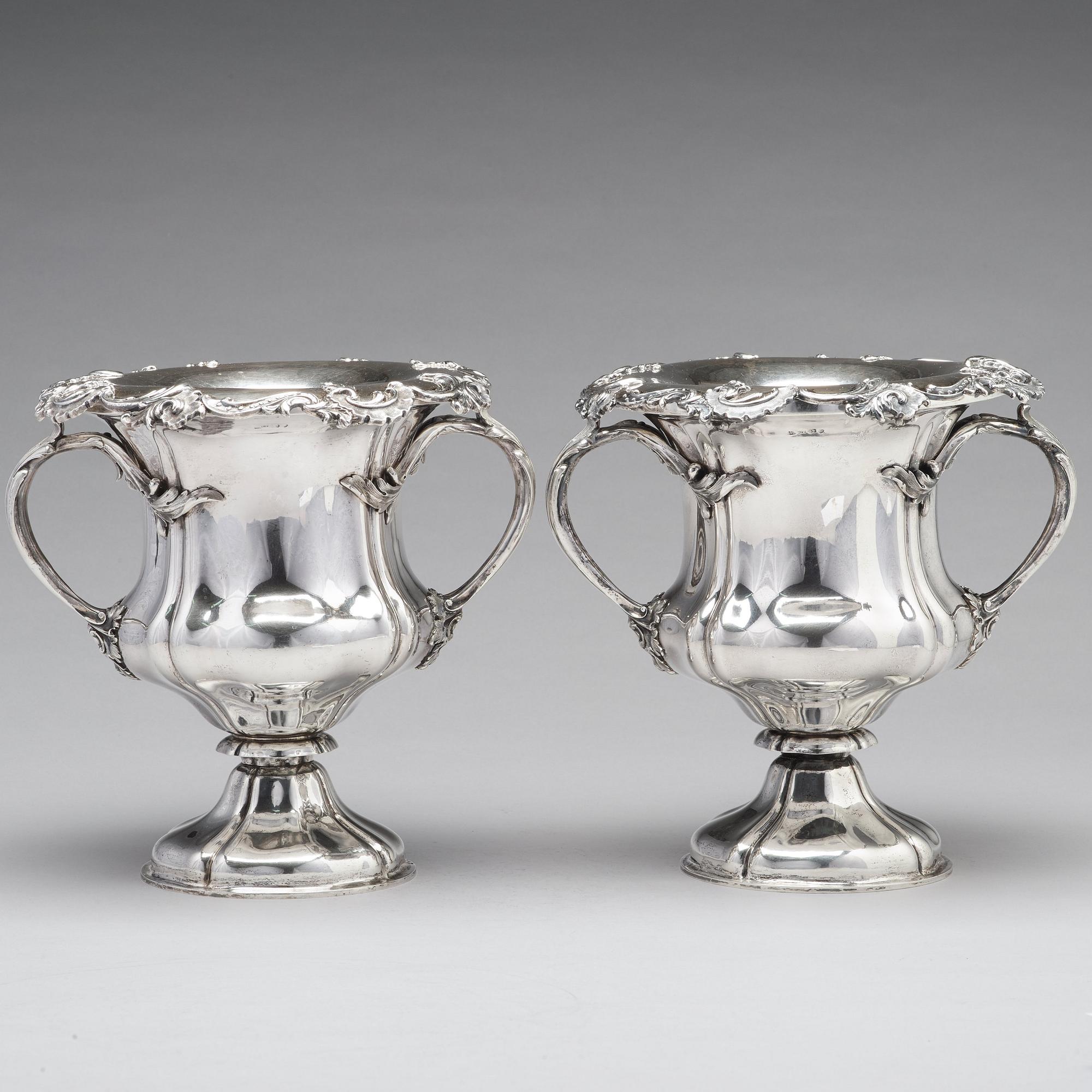 Carl Johann Tegelsten, champagnekylare, ett par, silver, S:t Petersburg 1842. Nyrokoko.
