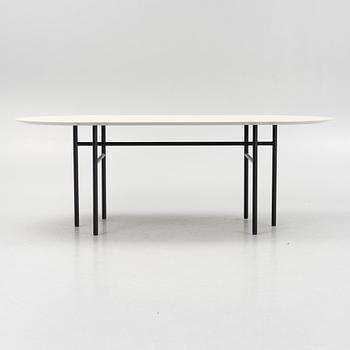 Norm Architects, matbord "Snaregade Dining table Oval", Audo Copenhagen, Danmark.