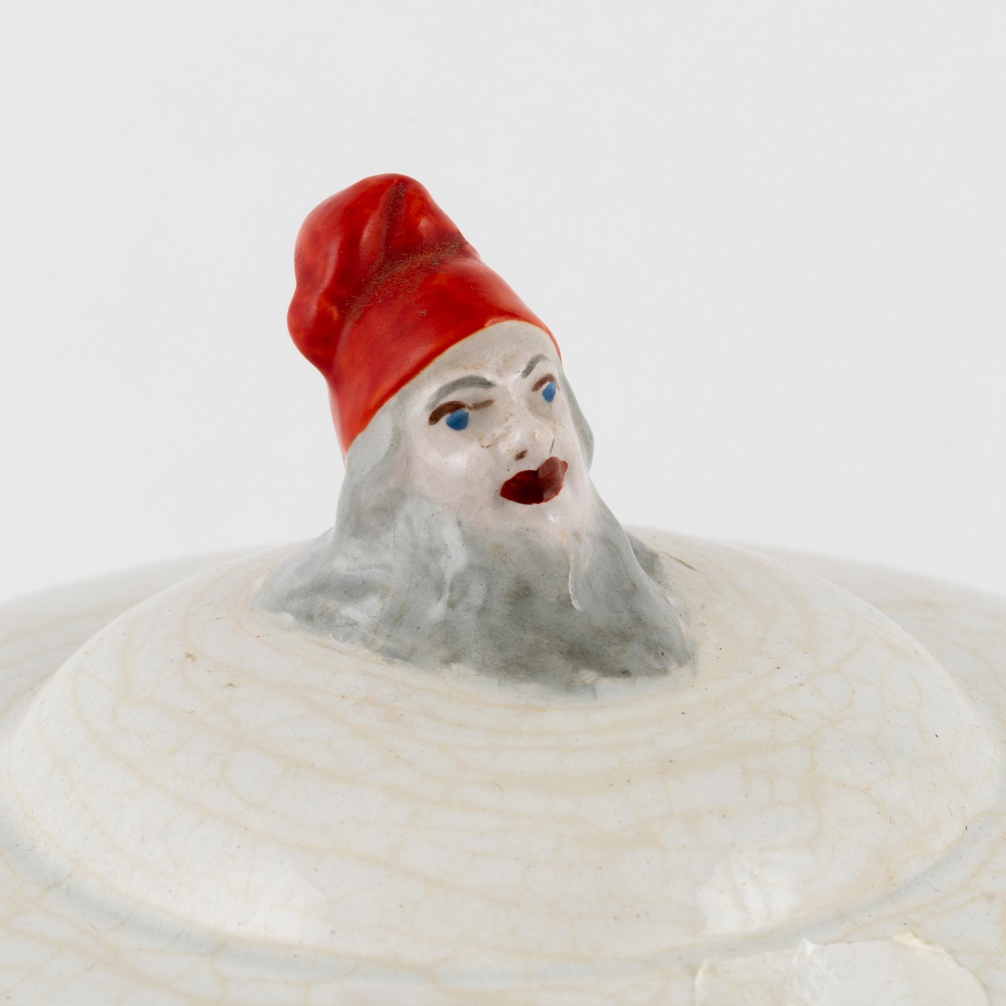 Porslinsdelar, 4 delar, tomtedekor, bland annat Rörstrand, omkring sekelskiftet 1900.