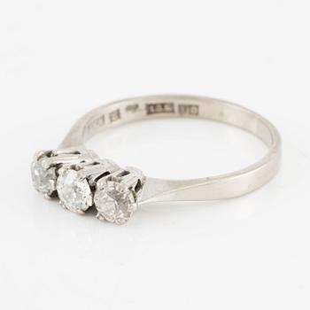 Ring, three-stone ring, 18K white gold with three old-cut diamonds.