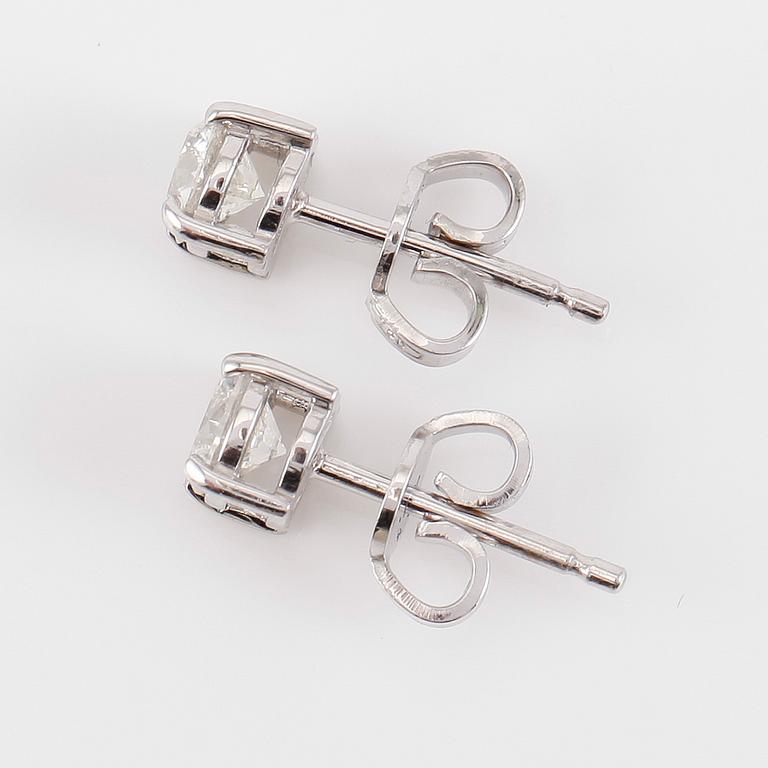 ÖRHÄNGEN, 1 par, 18K vitguld och diamanter tot ca 0.86 ct.