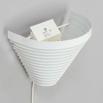 Alvar Aalto, Vägglampa modell A 910, Artek.