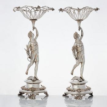 Gustaf Möllenborg, praktskålar, ett par lika, silver, Stockholm 1832. Nyrokoko.
