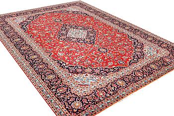 A Kashan carpet, c. 401 x 292 cm.