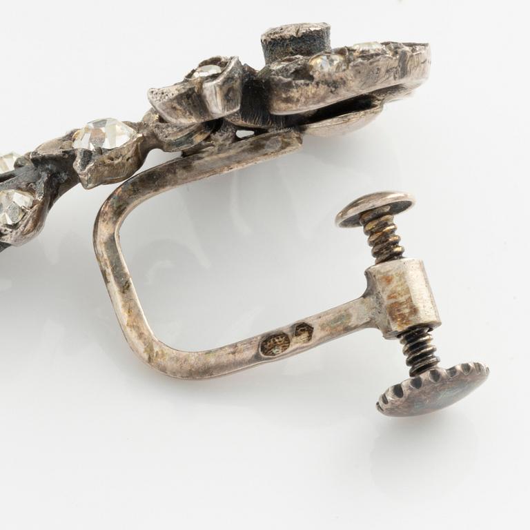 Garnityr med collier och örhängen, silver och paste.