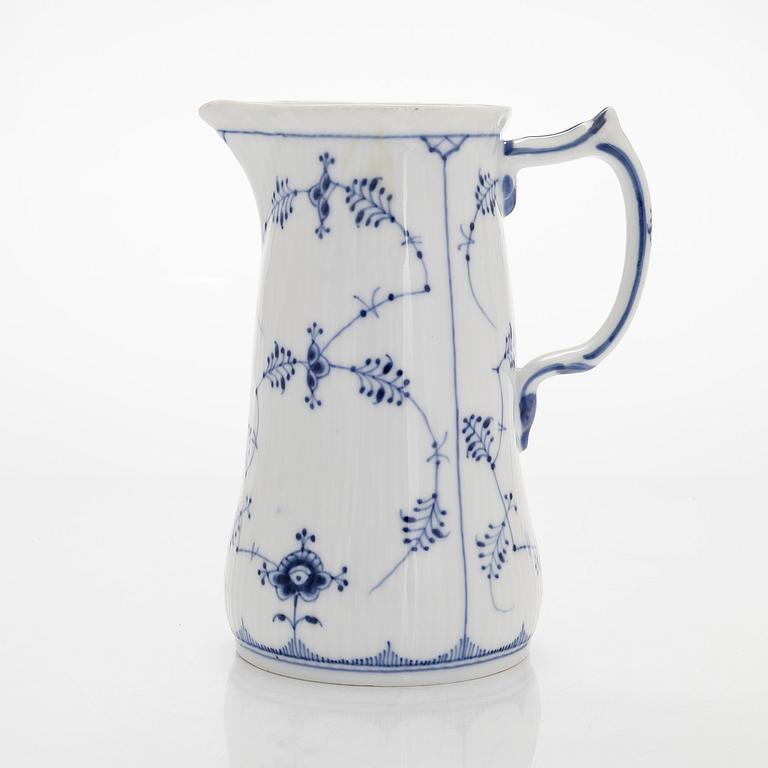 A set of six 'Musselmalet' porcelain pieces, Royal Copenhagen, Denmark.