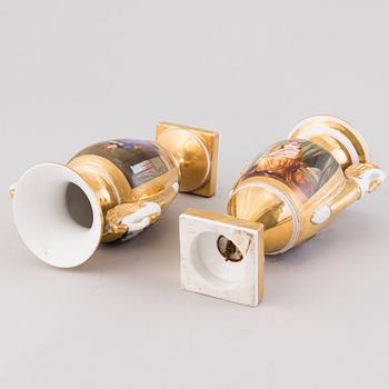 URNOR, ETT PAR, empirestil, porslin, 1800-tal.