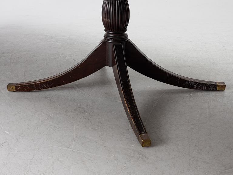 Matsalsbord,  Engelsk stil, tidigt 1900-tal.