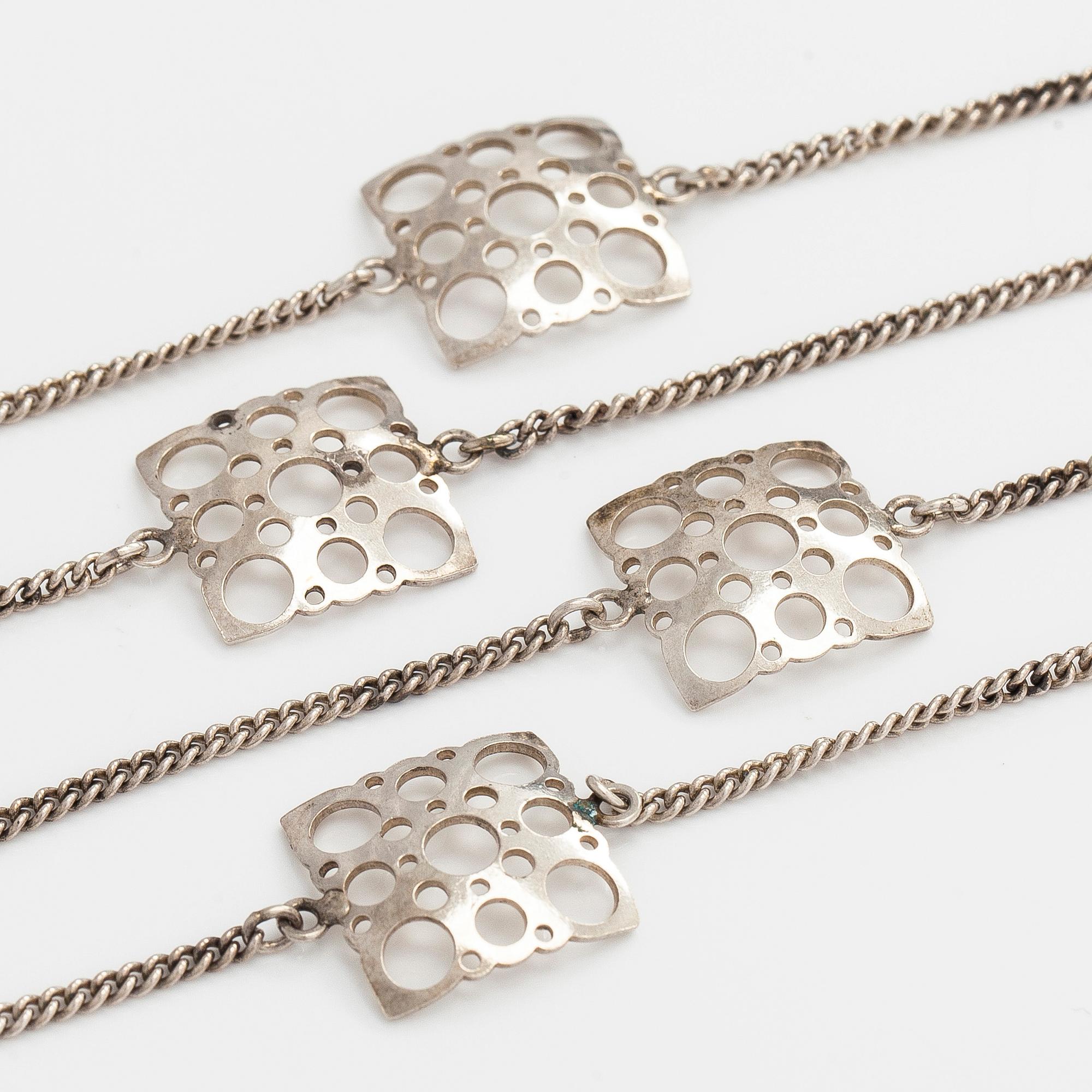 Liisa Vitali, kaulaketju ja rannekoru, "Leppäkerttu", sterling hopeaa, Westerback, Helsinki 1971 ja 1972.