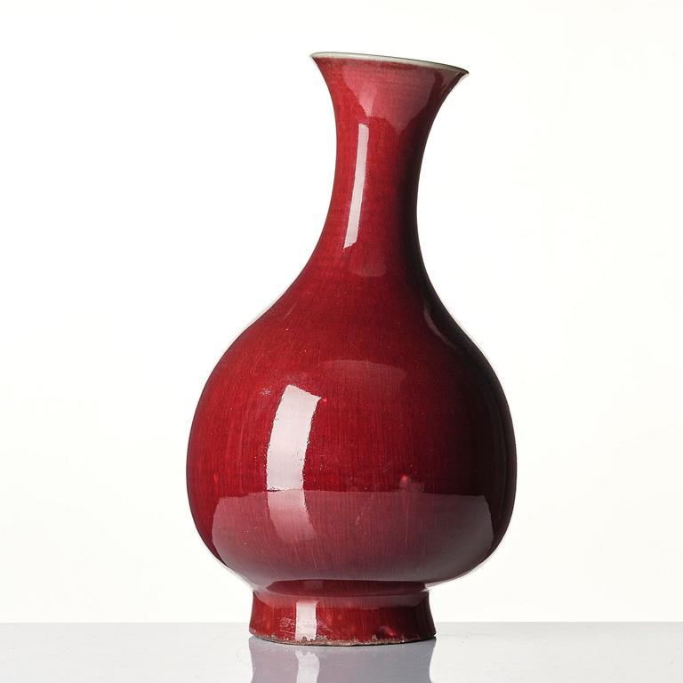 Vas, porslin. Qingdynastin, 1800-tal.