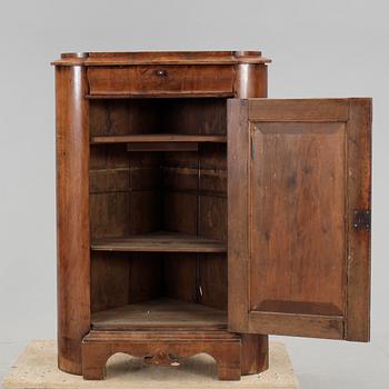 HÖRNSKÅP, Karl Johan, 1800-talets mitt.