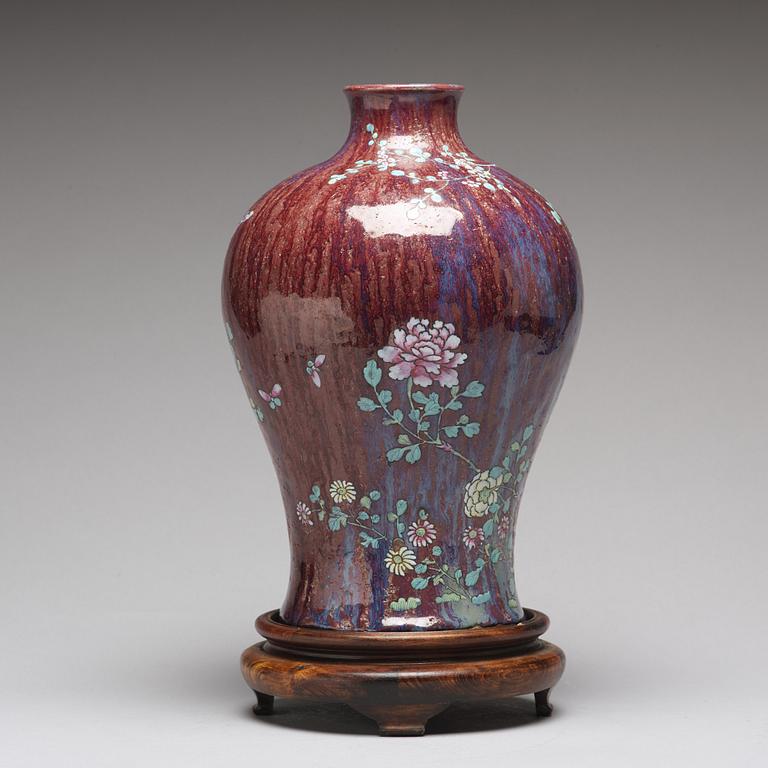 A large flambéglazed meiping vase, Qing dynasty, 18th Century.