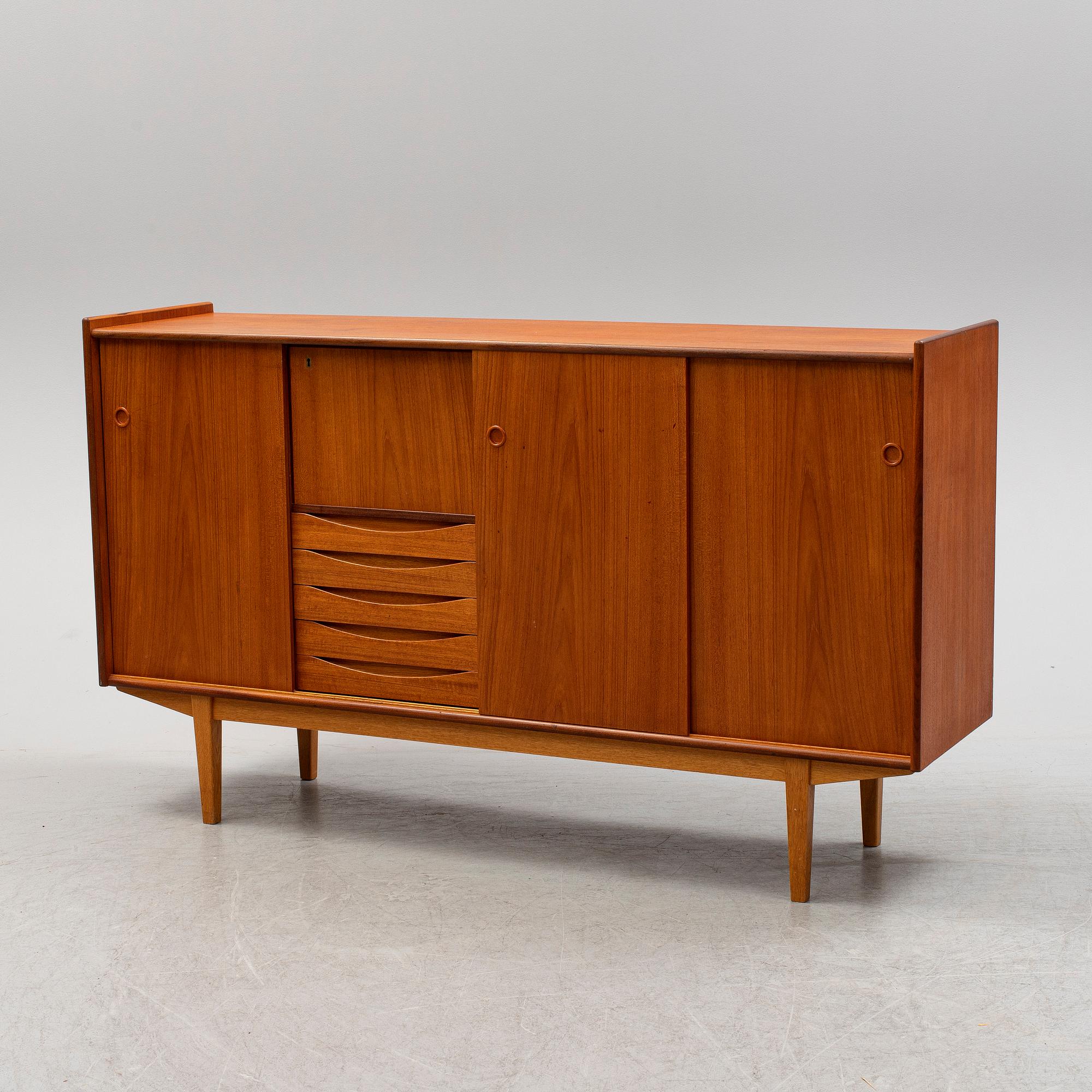 A 1950s/1960s teak veneered sideboard, Bräntorps.