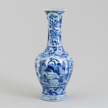 VAS, porslin, Kina, Kangxi (1662-1722).