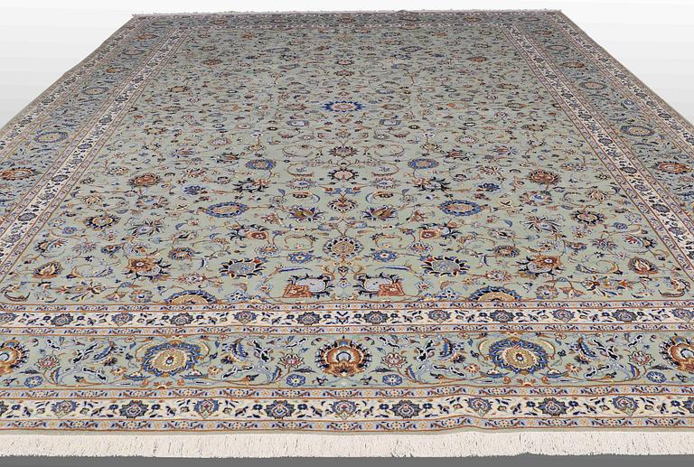 A carpet, Kashan, ca 590 x 418 cm.