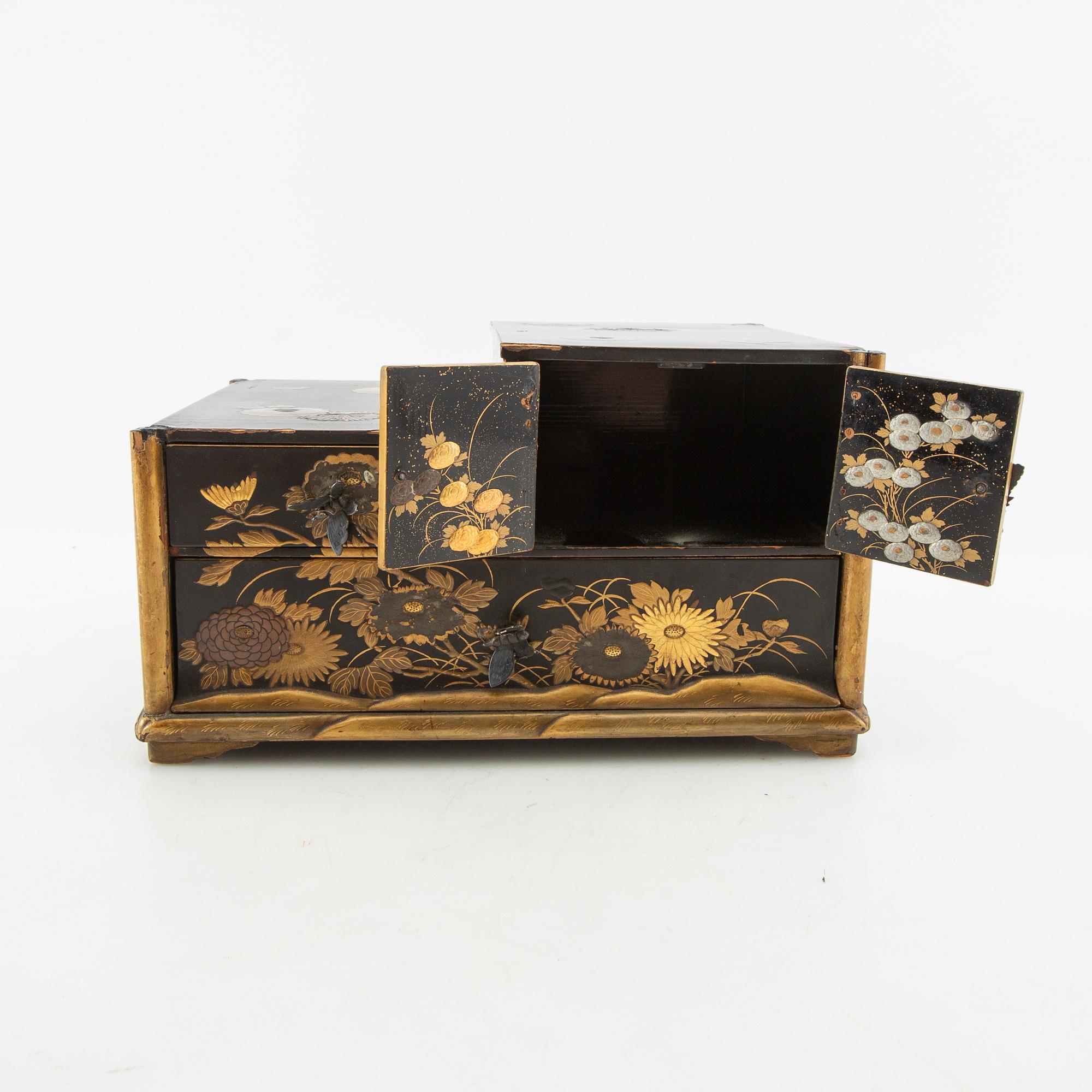 Miniature chest of drawers Japan first half of the 20th century.