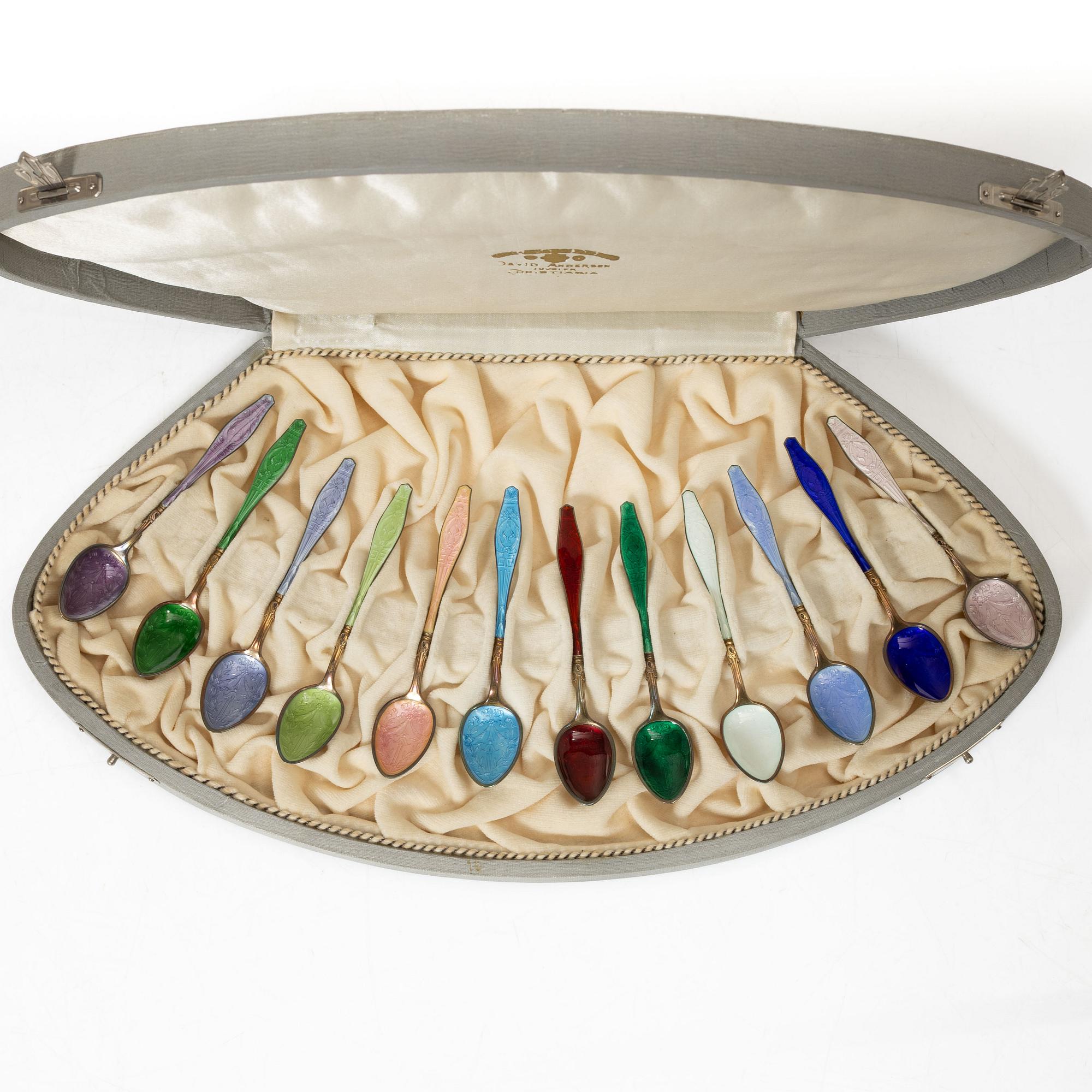 David Andersen, moccaskedar, 12 st, i etui, sterlingsilver och emalj, Norge, 1900-talets början.