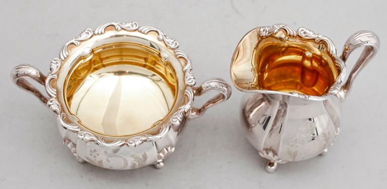 SOCKERSKÅL OCH GRÄDDKANNA, silver, importstämplar. Vikt ca 287 g.