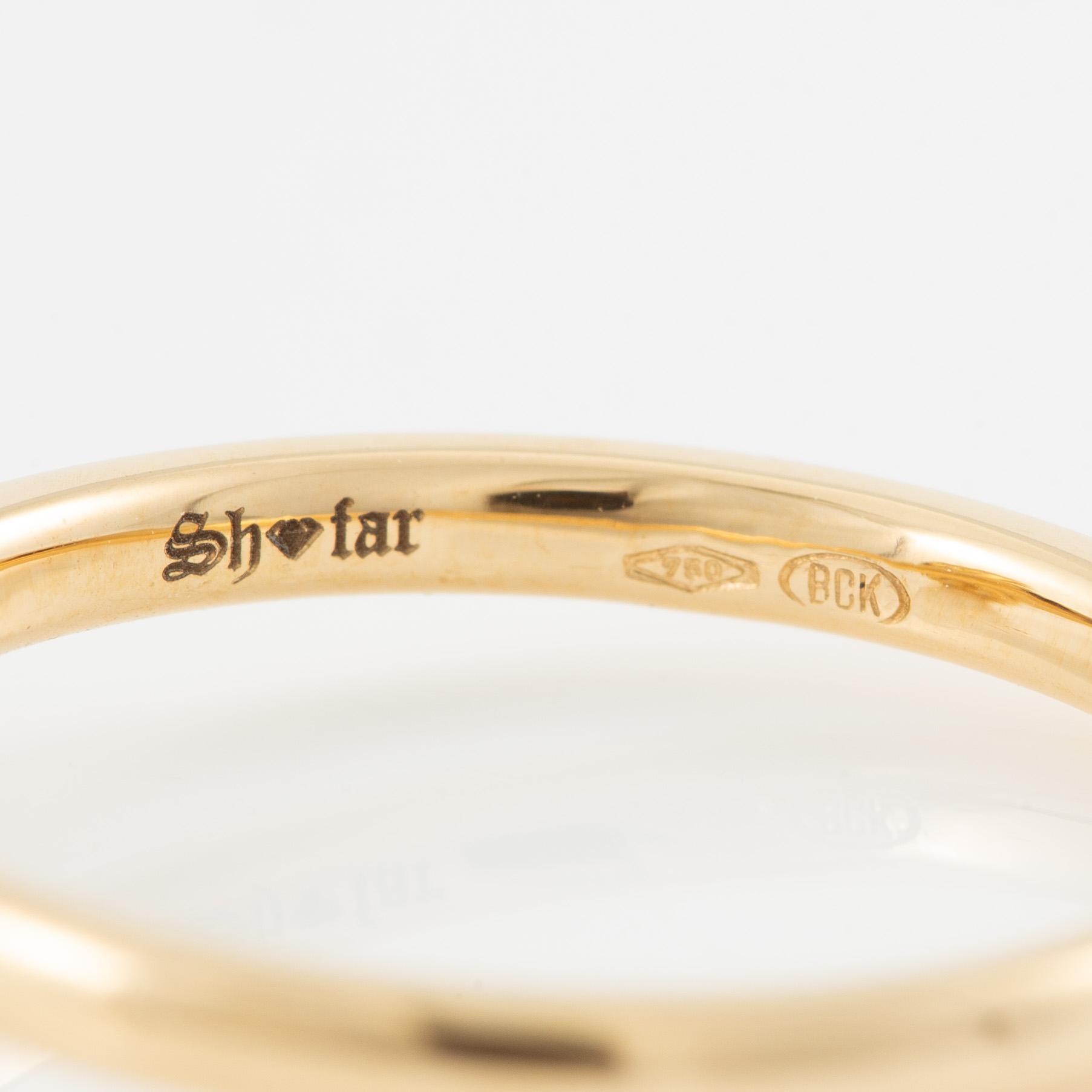 Ring with brilliant-cut diamonds.