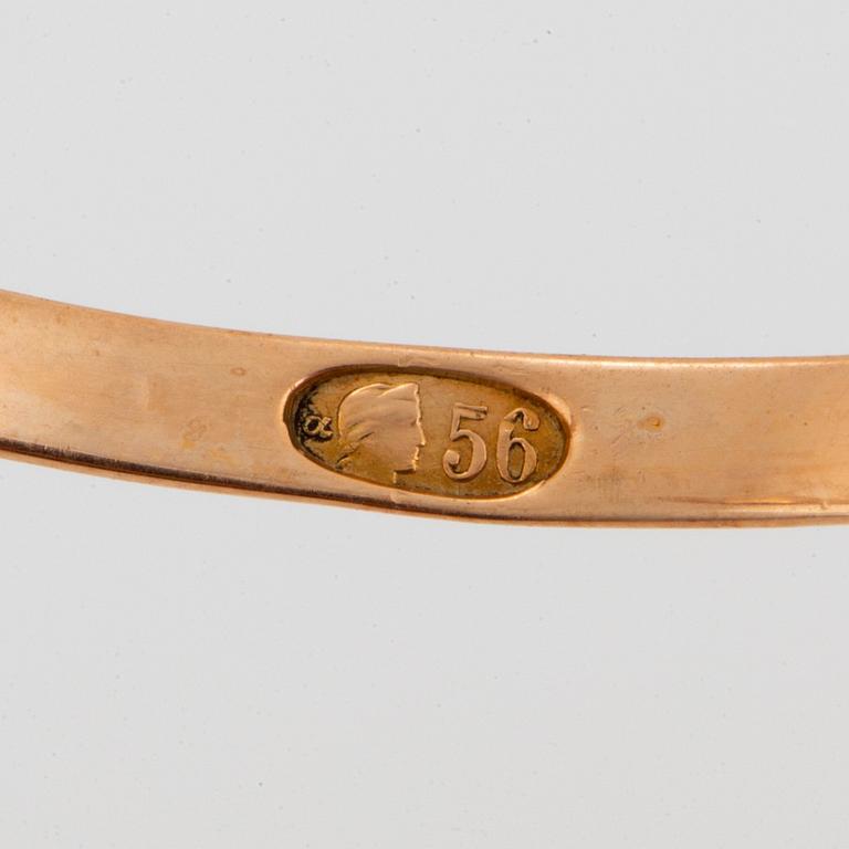 A 14K gold lorgnette.