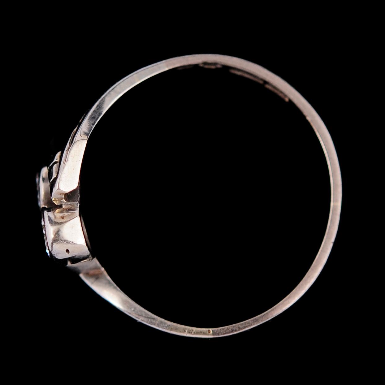 RING, 18 k, med 2 briljanter.