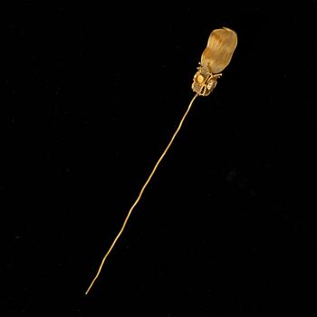 A gold hair pin, Song dynasty (960-1279).