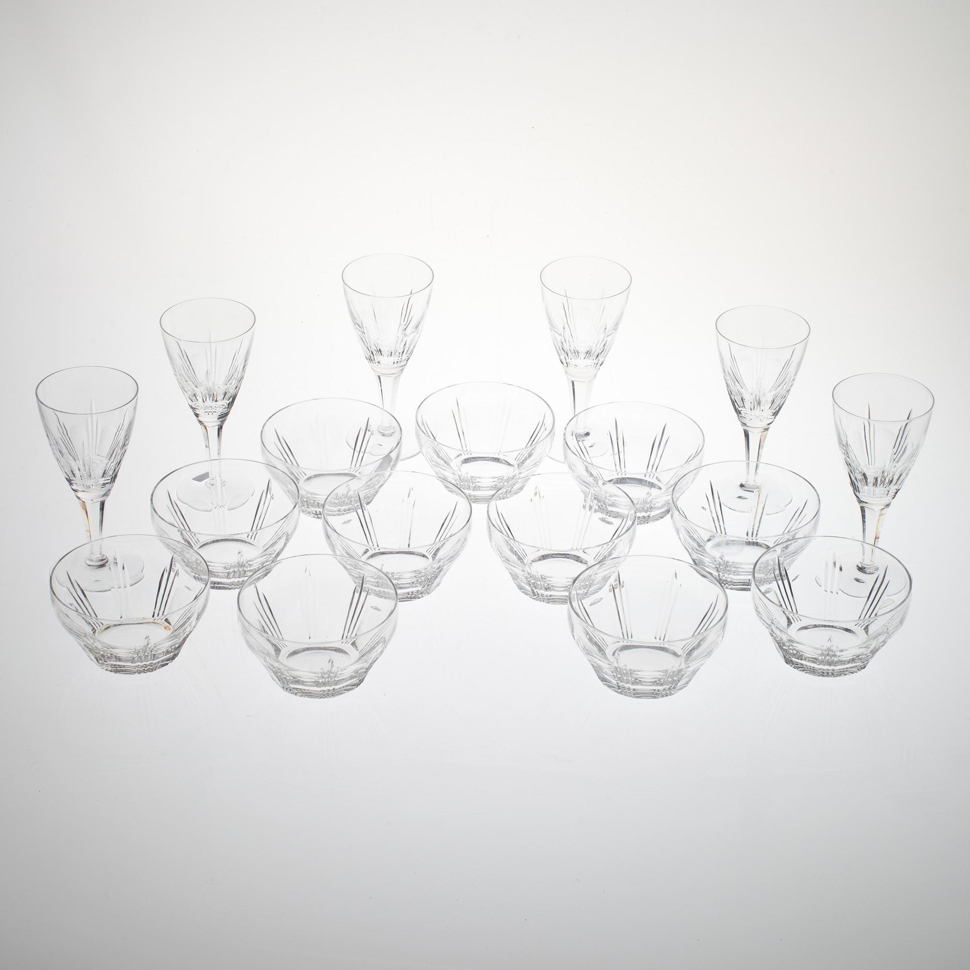 GLASSERVIS, 61 delar, "Stuart" England 1900-talets senare hälft.