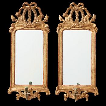 75. A pair of Gustavian one-light girandole mirrors by Johan Åkerblad, master 1758-1733 in Stockholm.