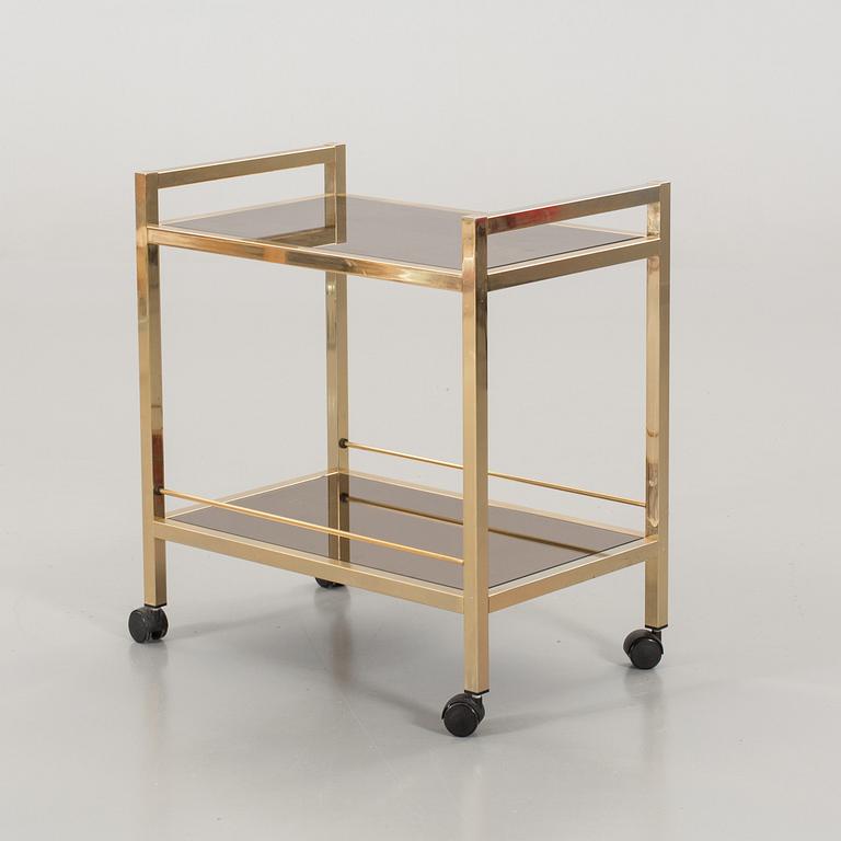 A SERVING TROLLEY.