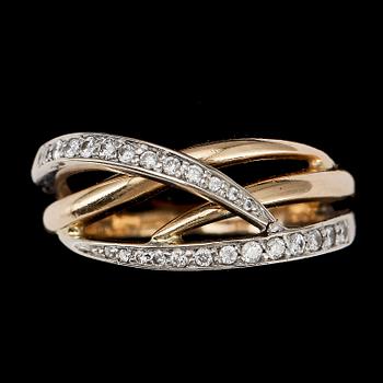 RING, 18k rött guld o vitguld med briljantslipade diamanter tot ca0,22ct. Engelbert, 1990/2000-tal. Vikt 6,1g.