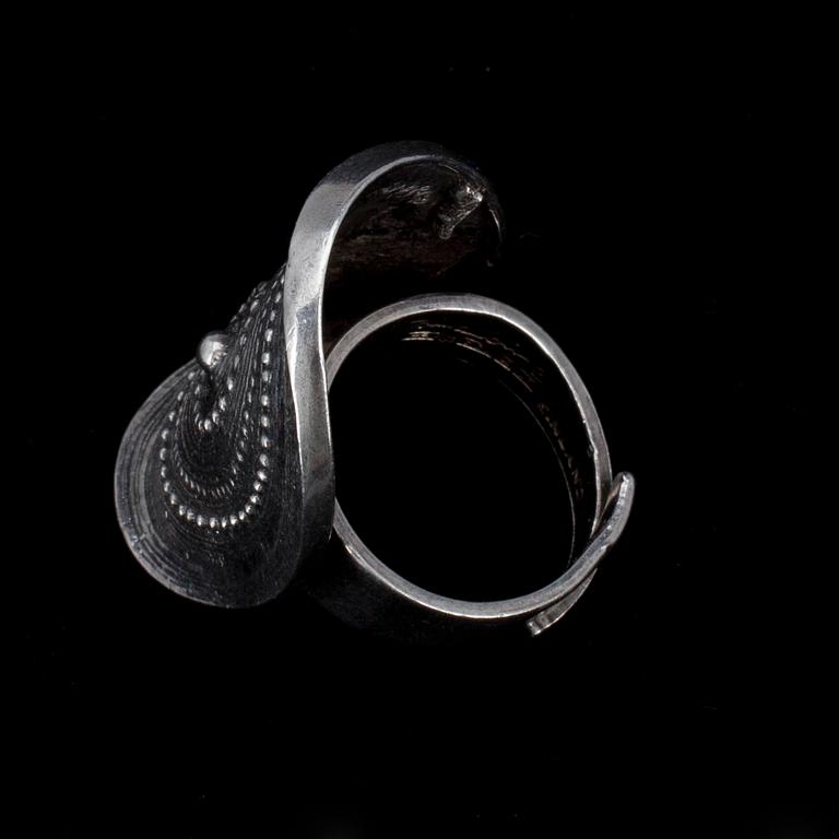RING, silver, signerad Jorma Laine, Åbo 1973.