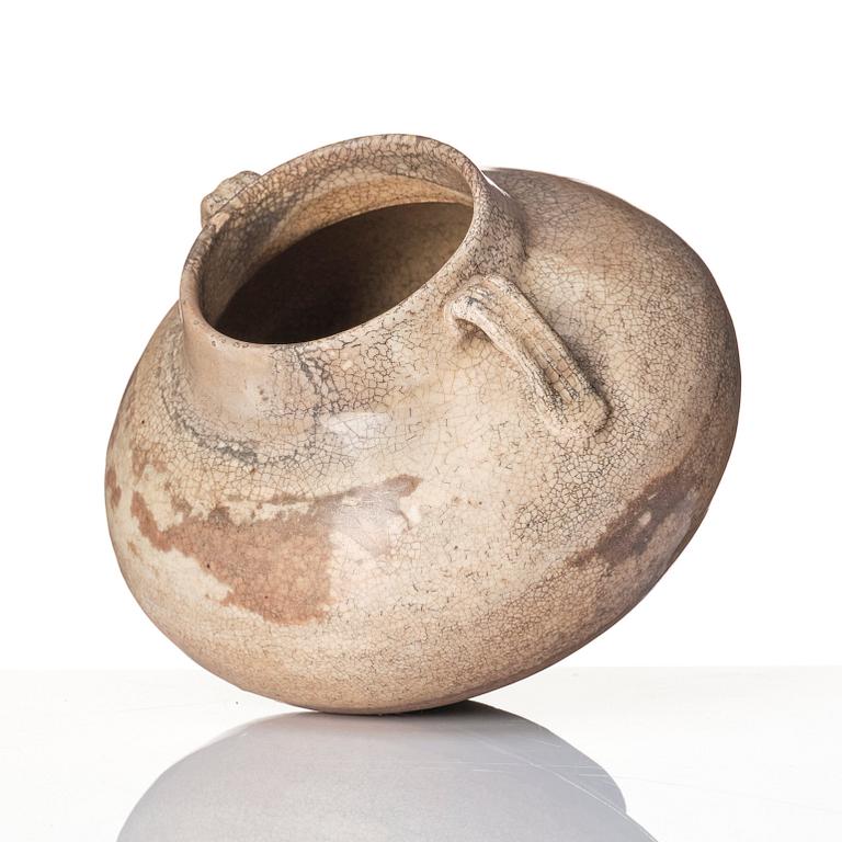 A ge glazed jar, Song/Yuan dynasty.