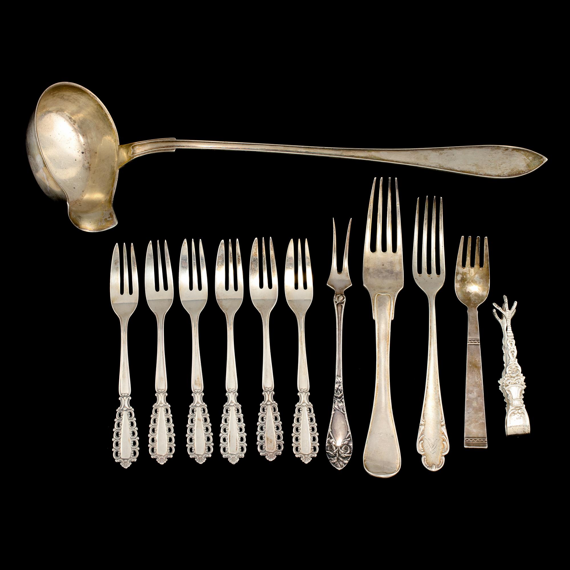 PARTI SILVER, 12 delar, mestadels Sverige 1800-tal respektive 1900-tal. Vikt 435 g.