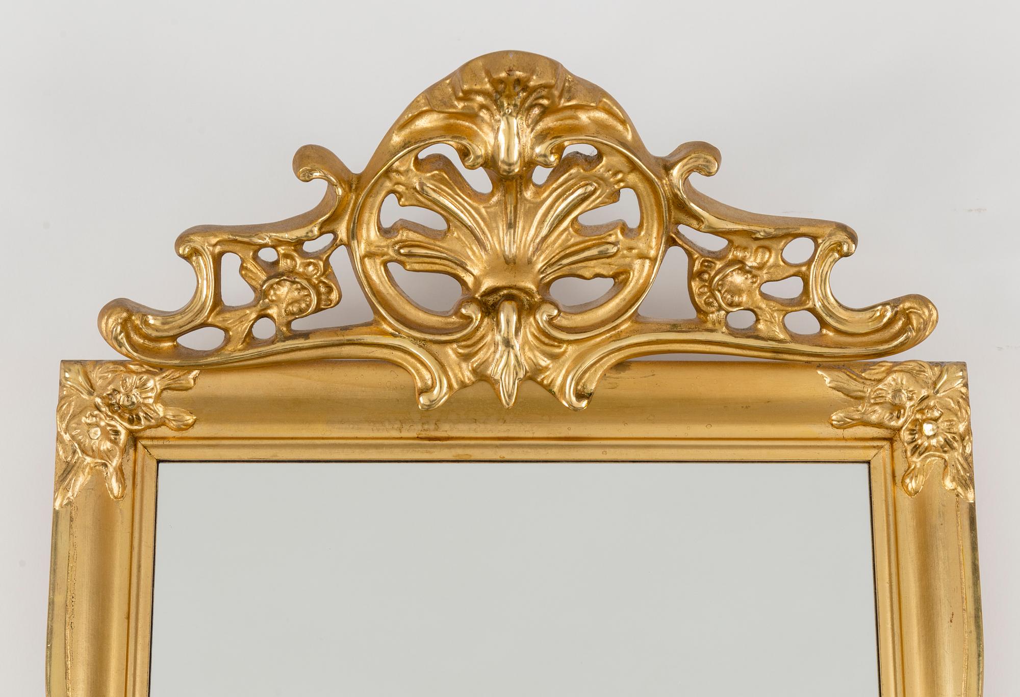 A circa 1940s Rococo style mirror and consol table. - Bukowskis