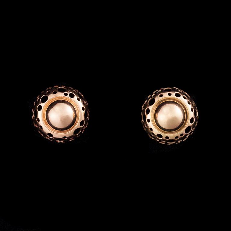 ÖRHÄNGEN, 14K guld, "Knopp", Liisa Vitali 1970-tal. Vikt 2,5 g.