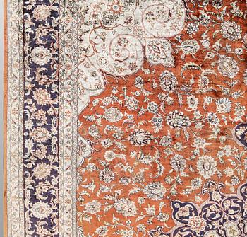 Matta, silke, orientalisk, ca 246 x 155 cm.