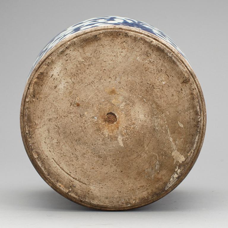 VAS, porslin, Kina, Ming-stil, trol 1800/1900-tal.