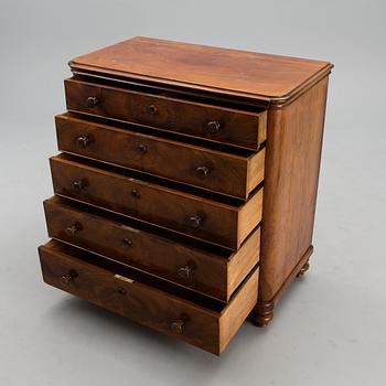 Probably 1840s English chest of drawers.